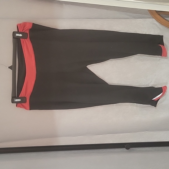 women's athletic capris pants - Picture 1 of 4